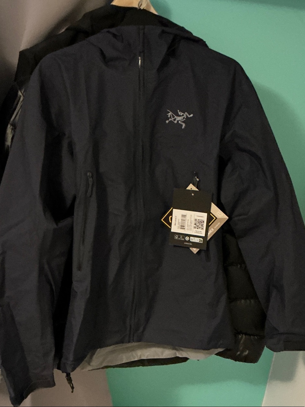 Arc'teryx men’s beta jacket. Black sapphire. Size small.